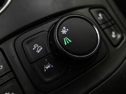 Used 2022 GMC Terrain SLE w/ Driver Convenience Package FWD image 33