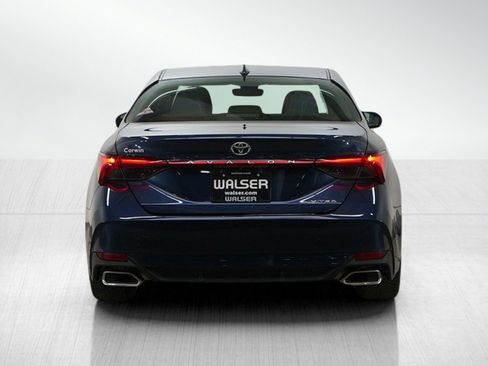 Used 2019 Toyota Avalon Limited image 4