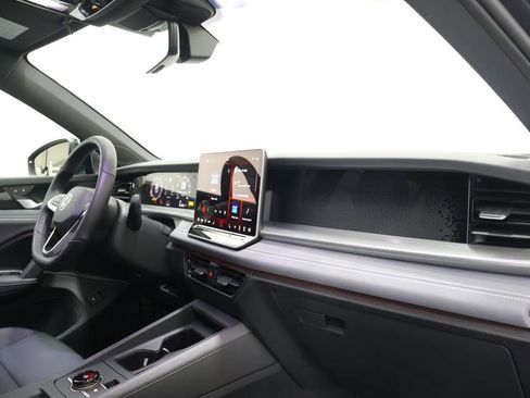 New 2026 Volkswagen Tiguan SE R-Line image 23