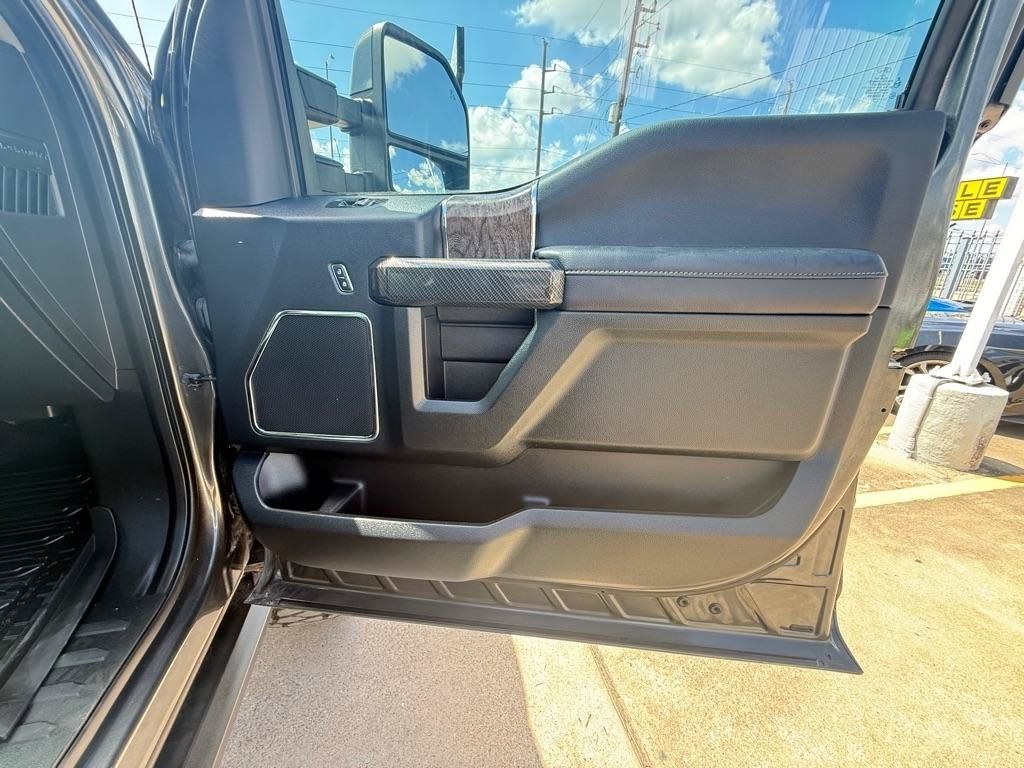 Used 2018 Ford F250 Lariat w/ Lariat Ultimate Package AWD/4WD image 22