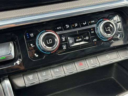 Used 2025 GMC Sierra 3500 Denali image 31