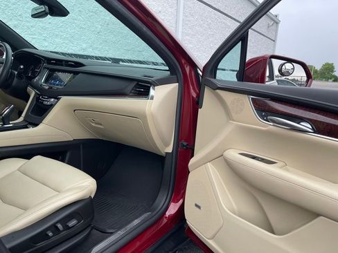 Used 2017 Cadillac XT5 Luxury w/ Driver Awareness Package FWD image 33