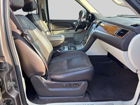 Used 2012 Cadillac Escalade ESV Platinum image 17