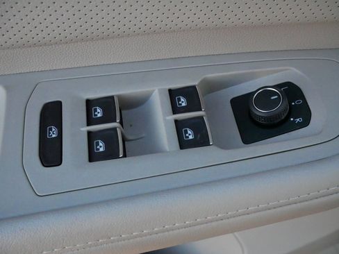 Certified 2024 Volkswagen Atlas SE image 19