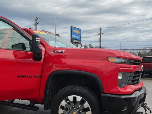 Certified 2024 Chevrolet Silverado 2500 Custom w/ Custom Value Package image 9