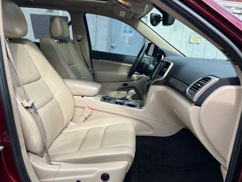 Used 2017 Jeep Grand Cherokee Limited AWD/4WD image 16