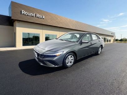 New 2026 Hyundai Elantra SE
