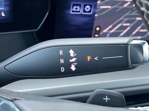 Used 2025 Chevrolet Traverse LT FWD image 30
