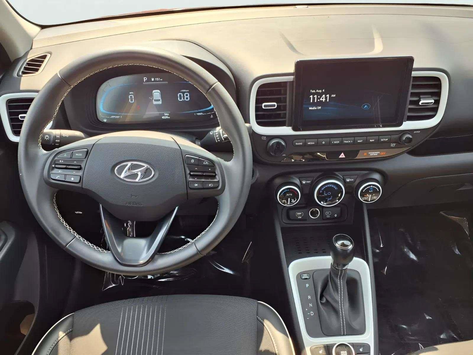 Certified 2025 Hyundai Venue Limited FWD image 9