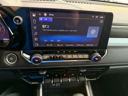 Used 2024 Chevrolet Colorado LT w/ LT Convenience Package image 10