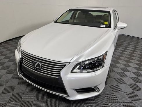 Used 2016 Lexus LS 460 w/ Comfort Package RWD image 2