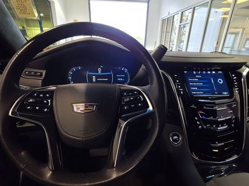 Used 2019 Cadillac Escalade Platinum AWD/4WD image 32