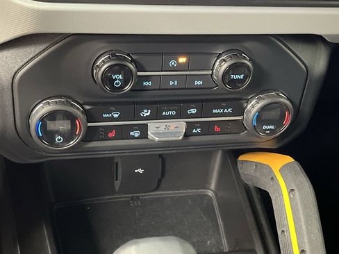 Used 2023 Ford Bronco Badlands image 22