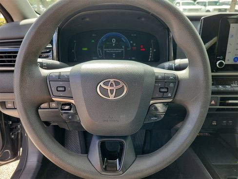Used 2025 Toyota Camry LE image 19