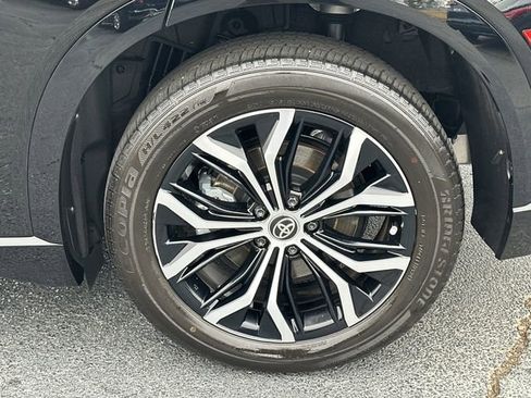 Used 2025 Toyota Crown Signia image 21