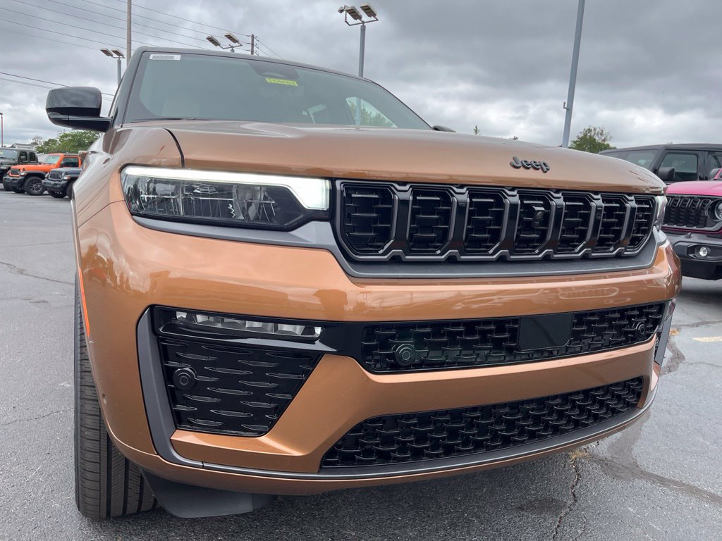 New 2027 Jeep Grand Cherokee Summit w/ Adv Protech Group IV AWD/4WD image 50