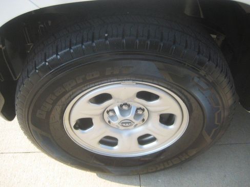 Used 2024 Nissan Frontier S RWD image 10