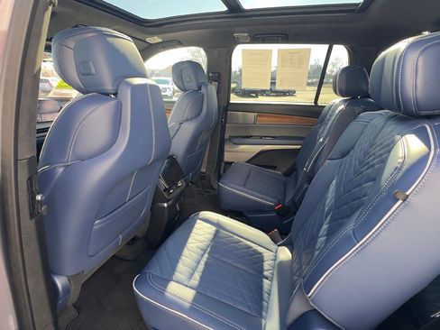 Used 2026 Cadillac Vistiq Premium Luxury image 8