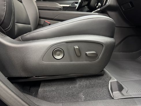 New 2026 GMC Acadia Elevation w/ Elevation Premium Package AWD/4WD image 21