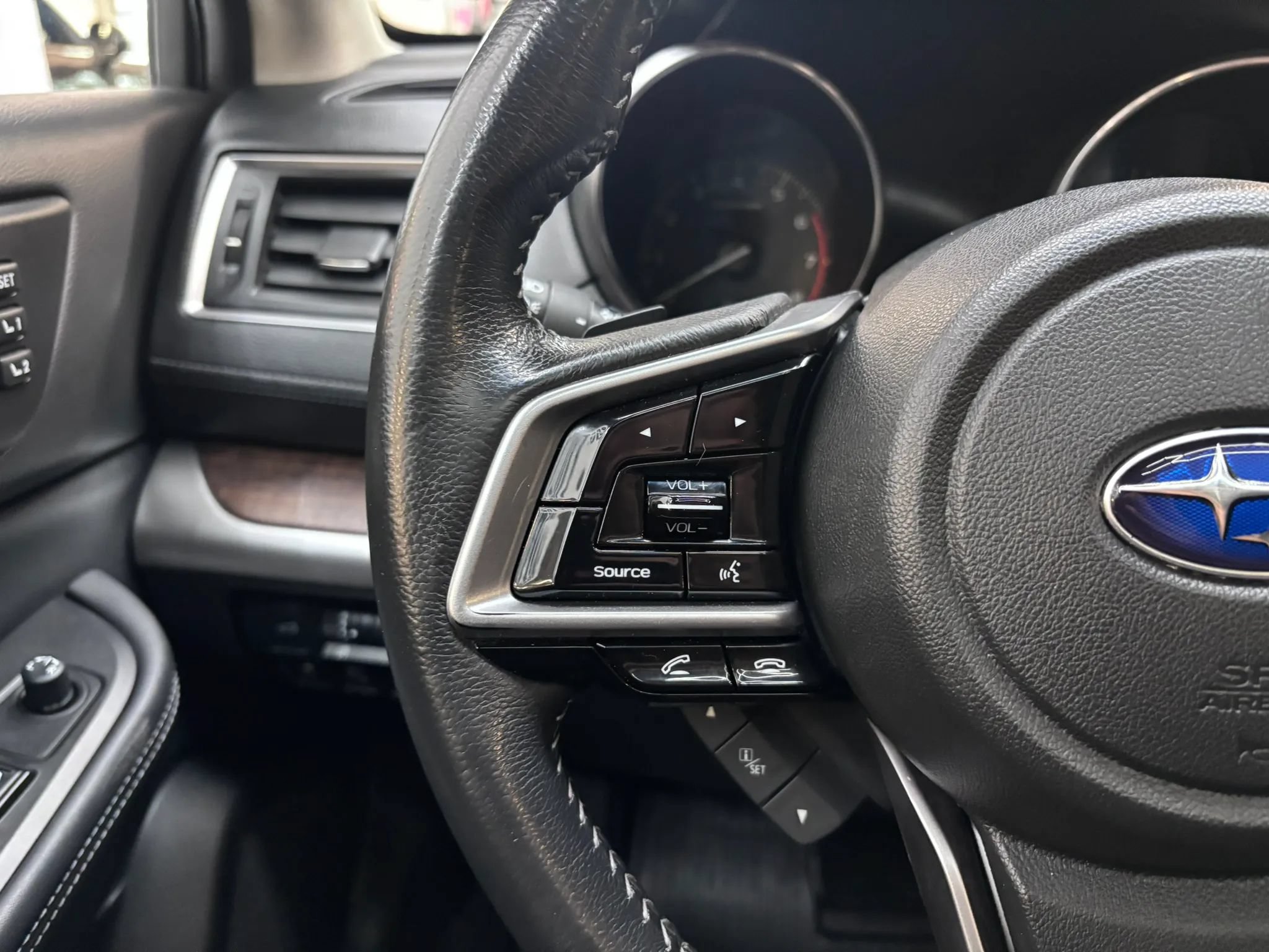 Used 2018 Subaru Outback 2.5i Limited AWD/4WD image 14