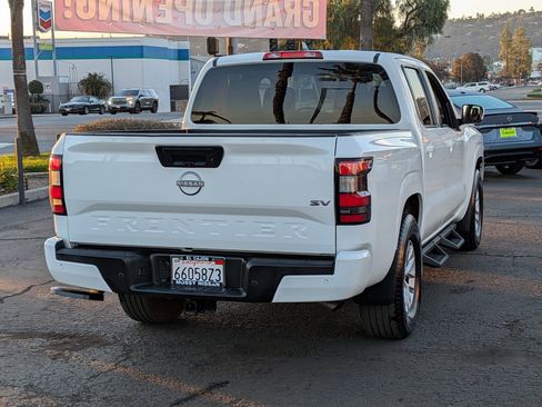Certified 2024 Nissan Frontier SV w/ Technology Package image 9