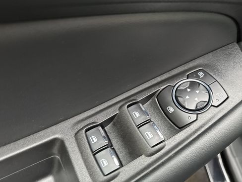 Used 2024 Ford Edge SEL w/ Convenience Package image 10