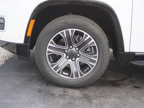 Used 2023 Jeep Wagoneer 4WD w/ Premium Group I image 6