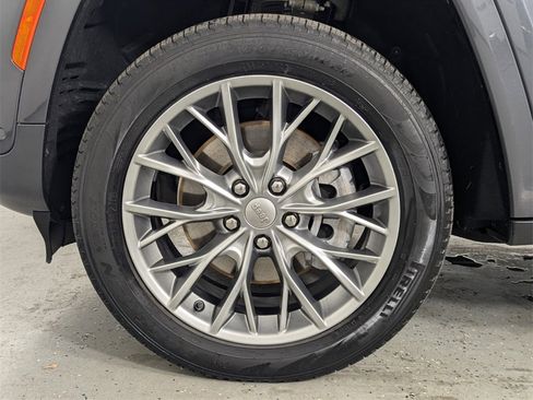 Used 2022 Jeep Grand Cherokee Summit image 9