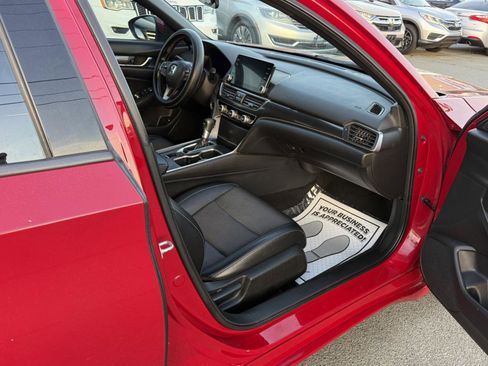 Used 2018 Honda Accord Sport image 11