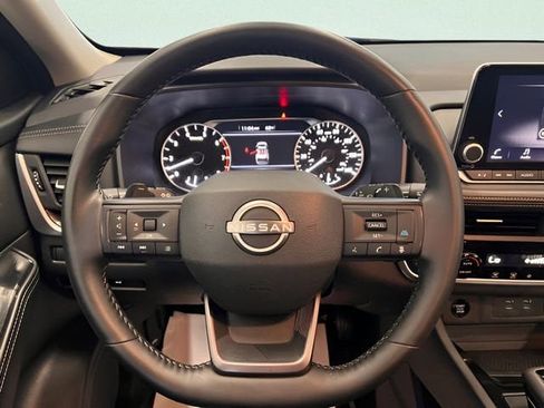 Used 2025 Nissan Rogue SV AWD/4WD image 16