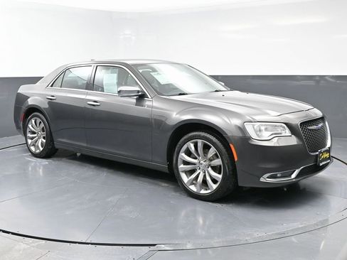 Used 2019 Chrysler 300 Limited image 3