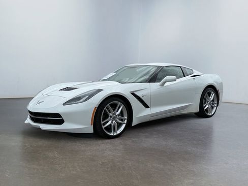 Used 2018 Chevrolet Corvette Stingray Coupe w/ 1LT RWD image 7