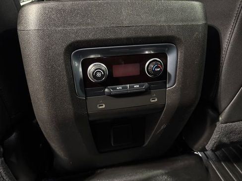Used 2021 Chevrolet Suburban LT AWD/4WD image 25