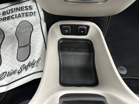 Used 2020 Chrysler Pacifica Touring-L image 33