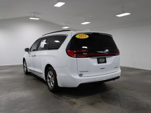 Used 2022 Chrysler Pacifica Limited FWD image 8