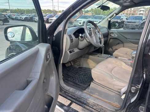 Used 2015 Nissan Frontier S RWD image 5