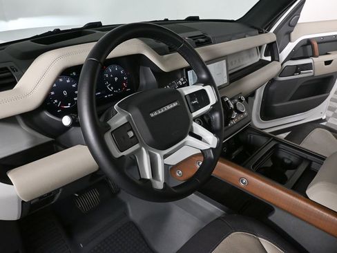 Used 2024 Land Rover Defender 110 X-Dynamic SE image 6