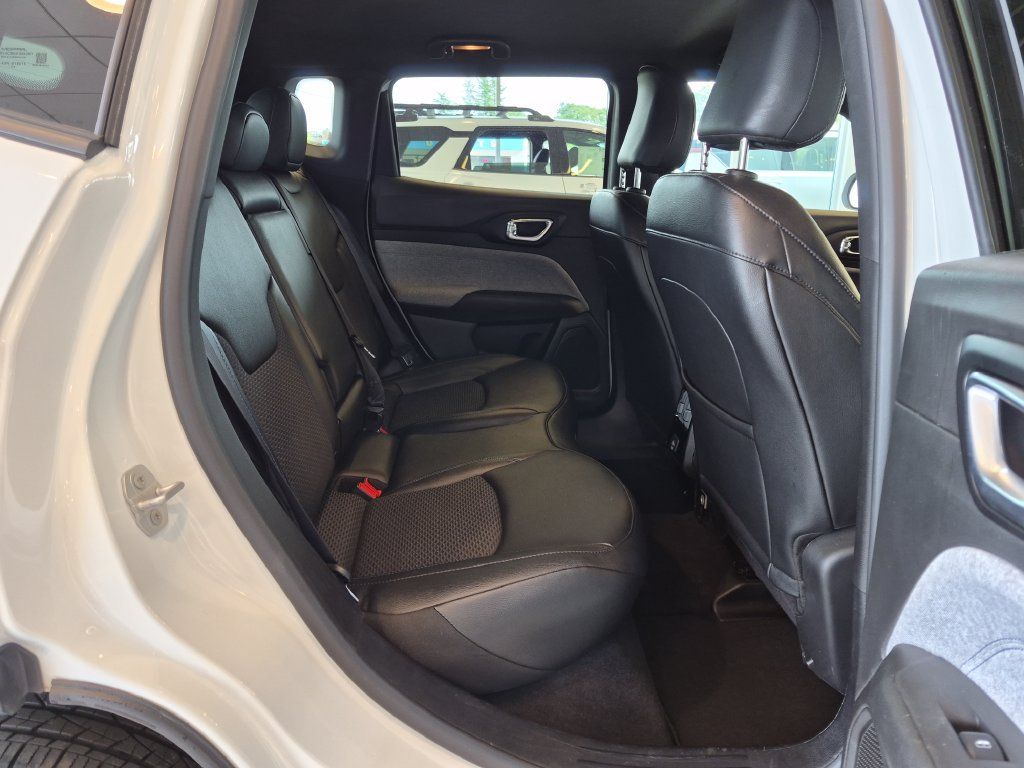Used 2025 Jeep Compass Latitude AWD/4WD image 23