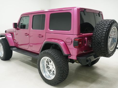 Used 2021 Jeep Wrangler Unlimited Sahara AWD/4WD image 6