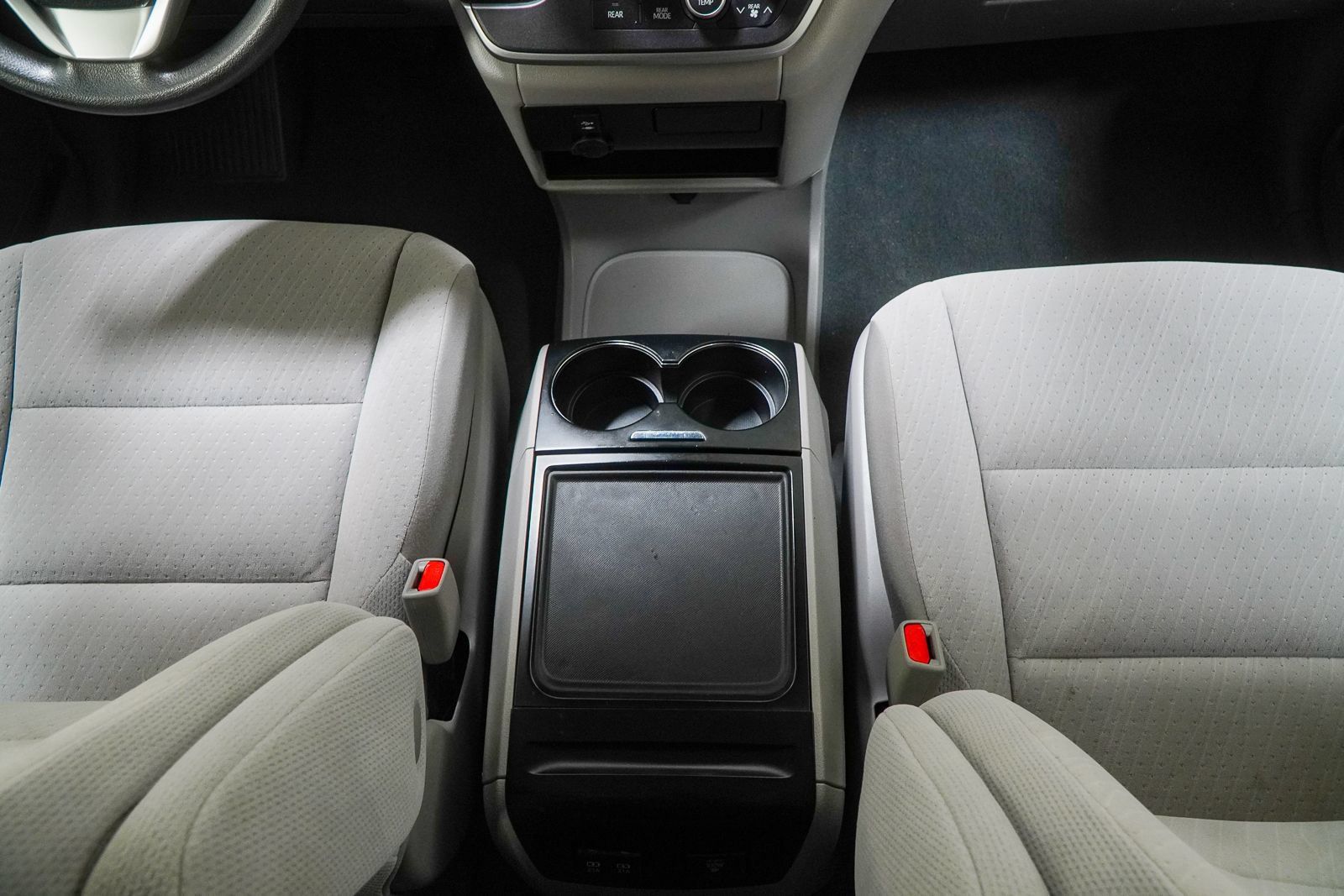 Used 2020 Toyota Sienna LE FWD image 36