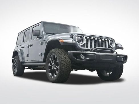 Used 2025 Jeep Wrangler Sahara 4xe image 32
