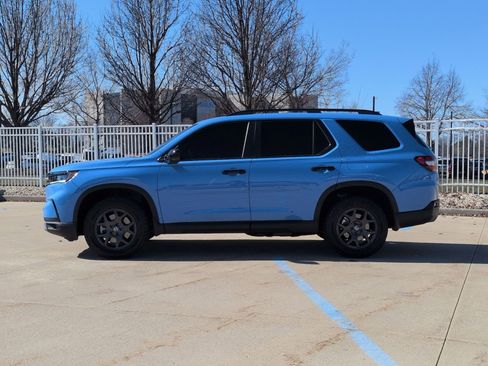Certified 2025 Honda Pilot TrailSport image 9