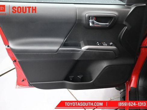 Used 2022 Toyota Tacoma TRD Sport AWD/4WD image 26
