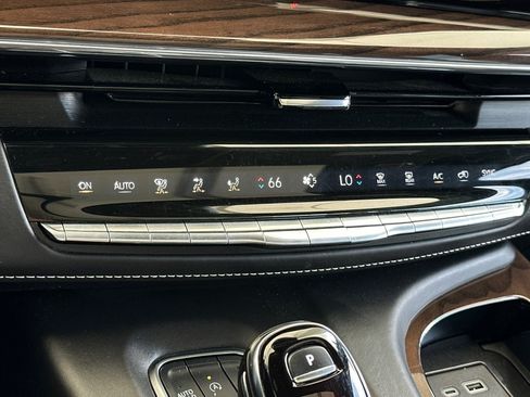 Used 2024 Cadillac Escalade ESV Sport Platinum w/ LPO, ONYX Package AWD/4WD image 19