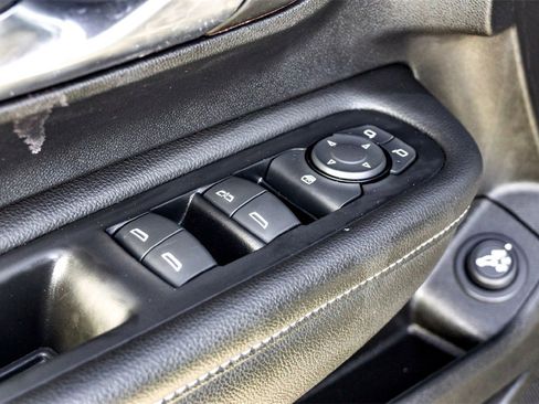 Used 2024 GMC Terrain SLT image 11