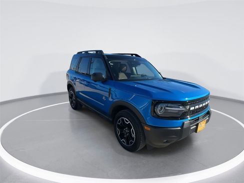 Certified 2025 Ford Bronco Sport Outer Banks w/ Outer Banks Tech Package+ AWD/4WD image 2