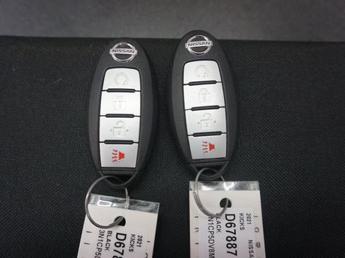 Used 2021 Nissan Kicks SR w/ Interior Electronics Package FWD image 15