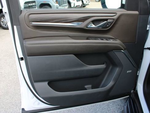 Used 2022 GMC Yukon XL Denali AWD/4WD image 14