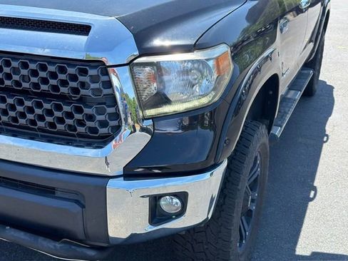 Used 2018 Toyota Tundra SR5 w/ SR5 Upgrade Package AWD/4WD image 16