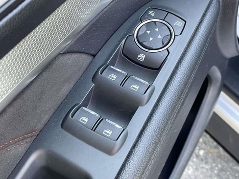 Used 2019 Ford Explorer XLT w/ Equipment Group 202A FWD image 16